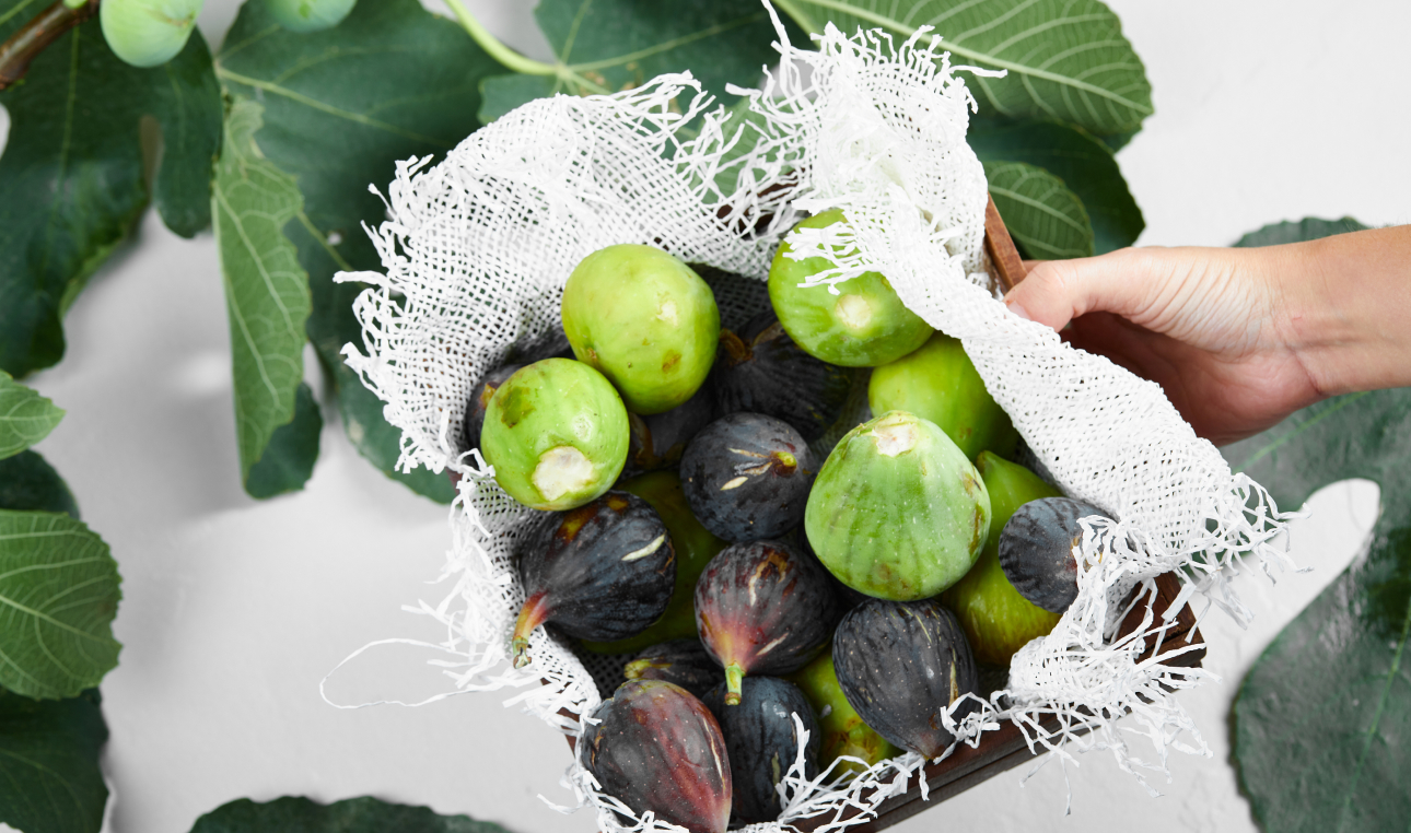 figs in wooden tray